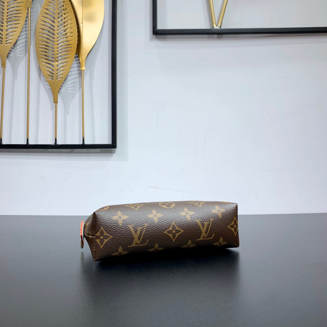 POCHETTE COSMÉTIQUE PM 19 IN BROWN MONOGRAM CANVAS