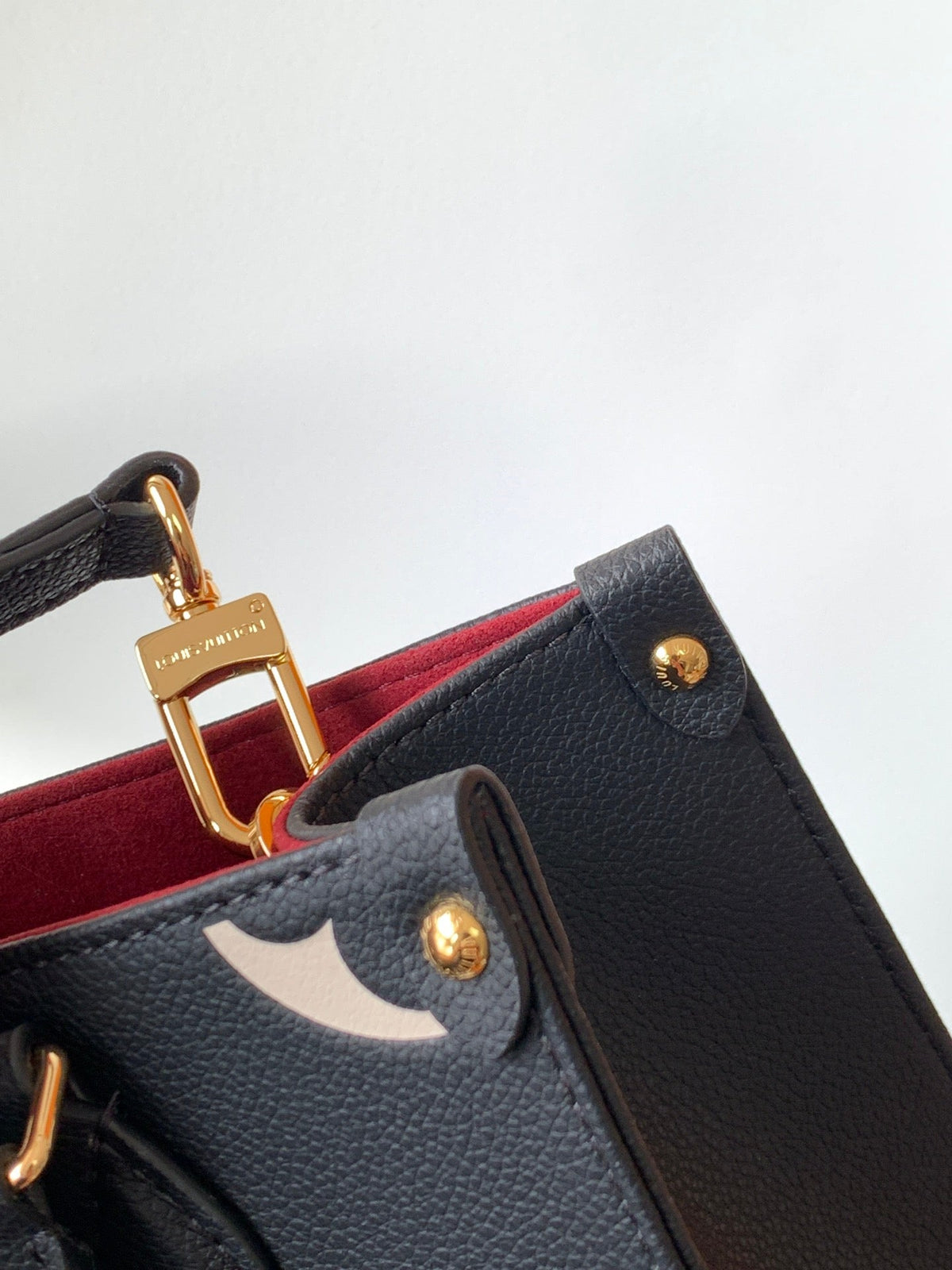 ONTHEGO TOTE 25 IN BLACK AND OFF WHITE MONOGRAM EMPREINTE
