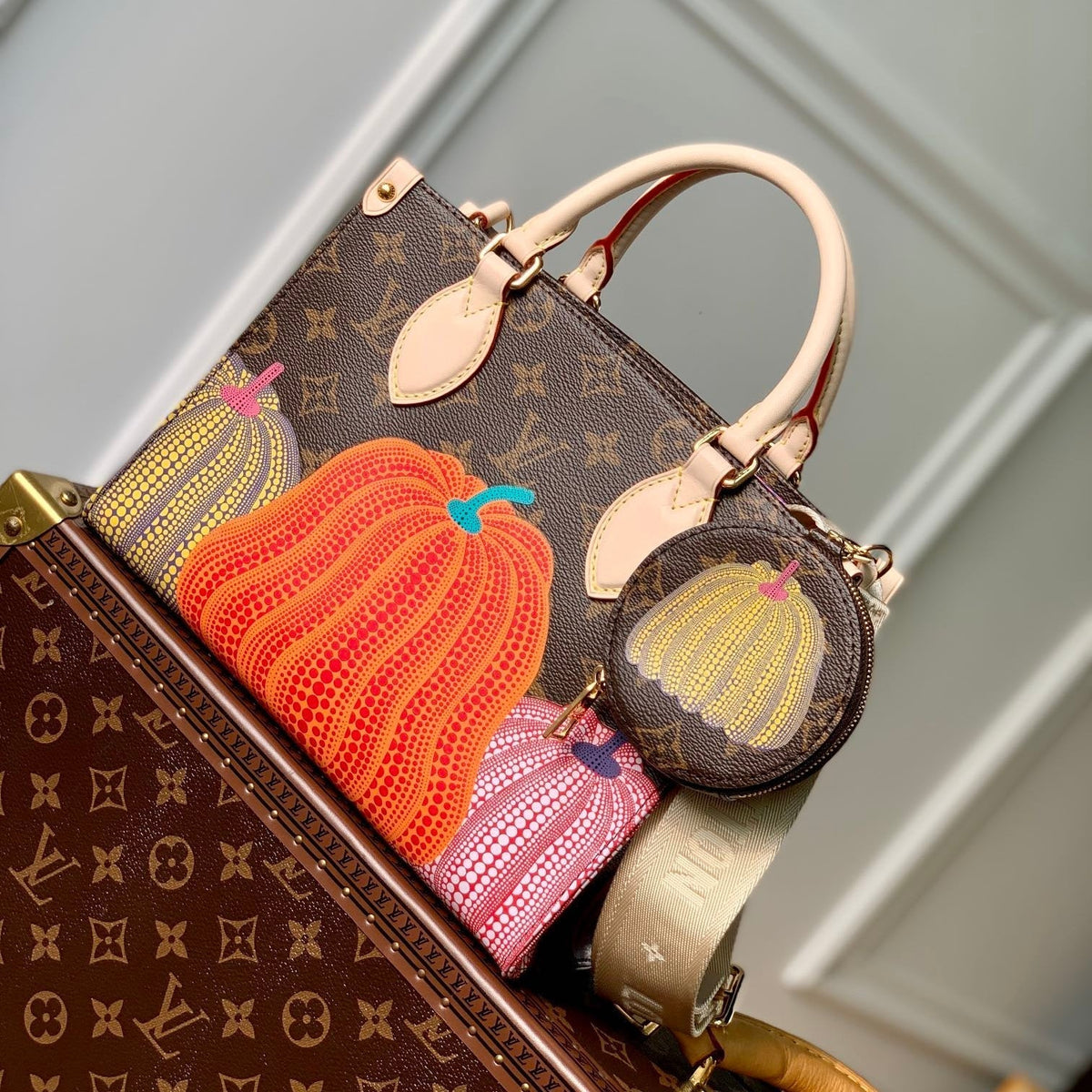 LV x YK ONTHEGO 25 IN BROWN MONOGRAM COATED CANVAS AND CALFSKIN PUMPKIN PATTERN