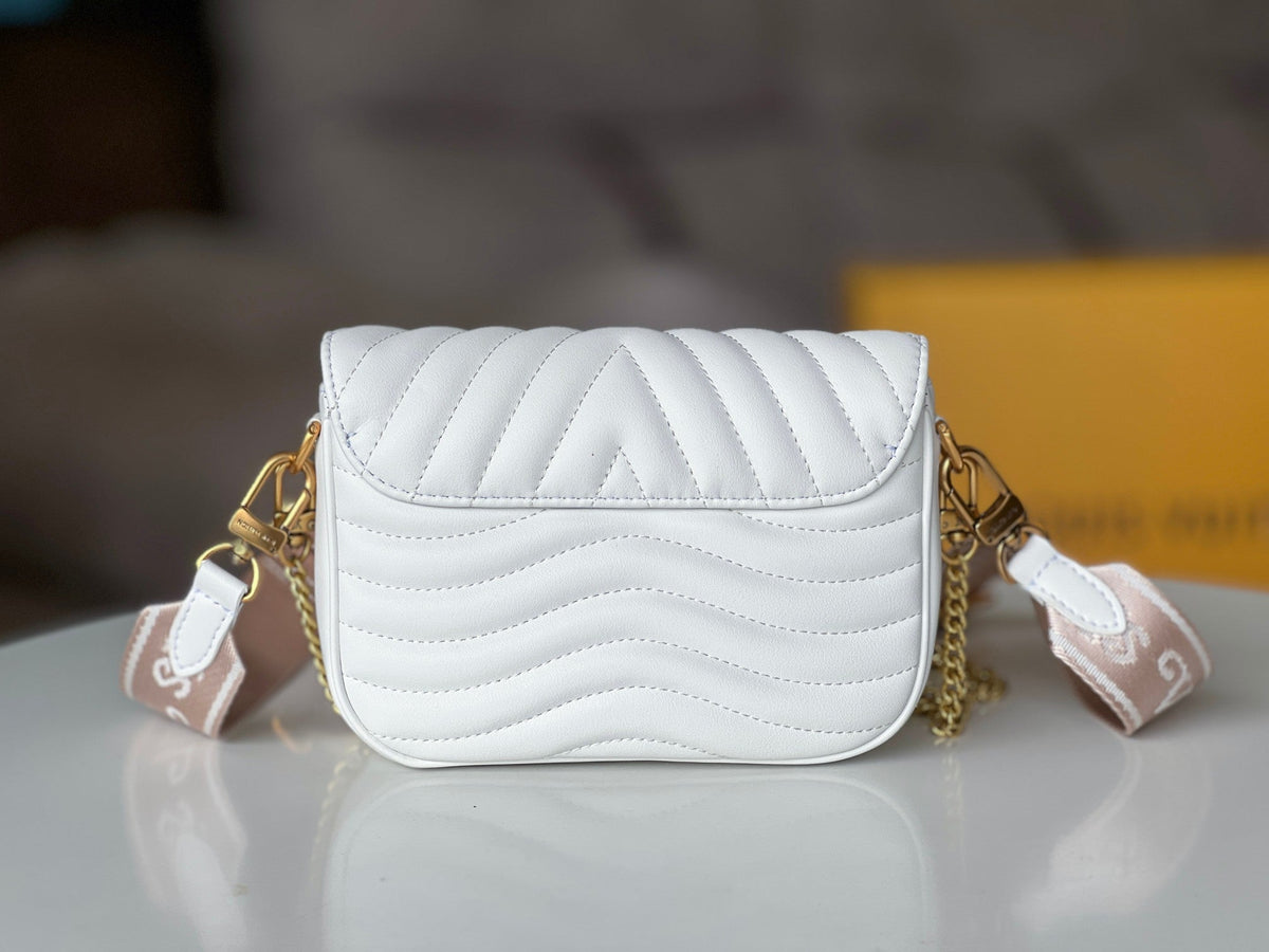 LV 25S WAVE MULTI POCHETTE 19 IN WHITE CALFSKIN GOLD HARDWARE
