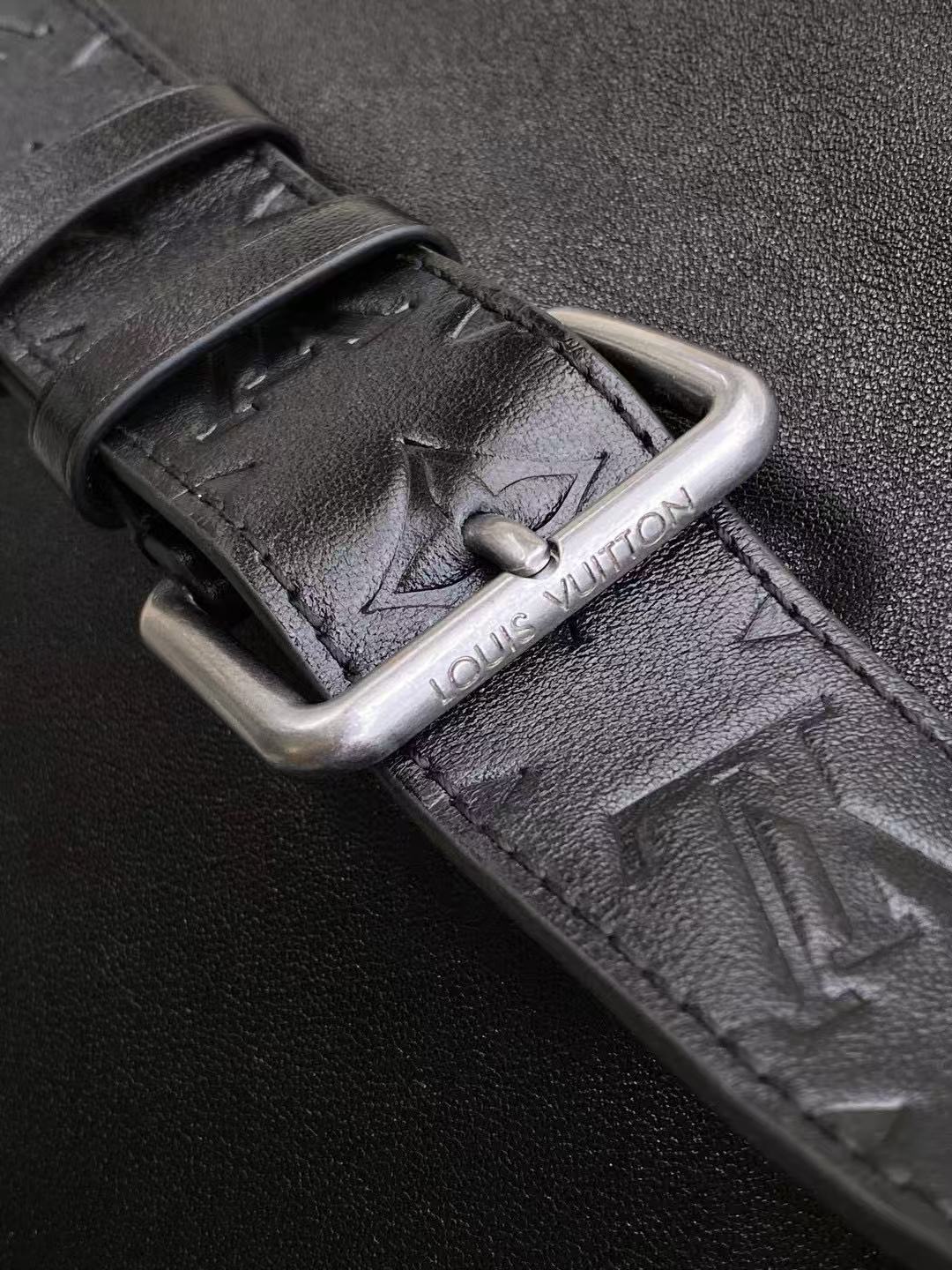 LV SHOULDER BAG 48 IN BLACK CALFSKIN EMBOSSED STRAP