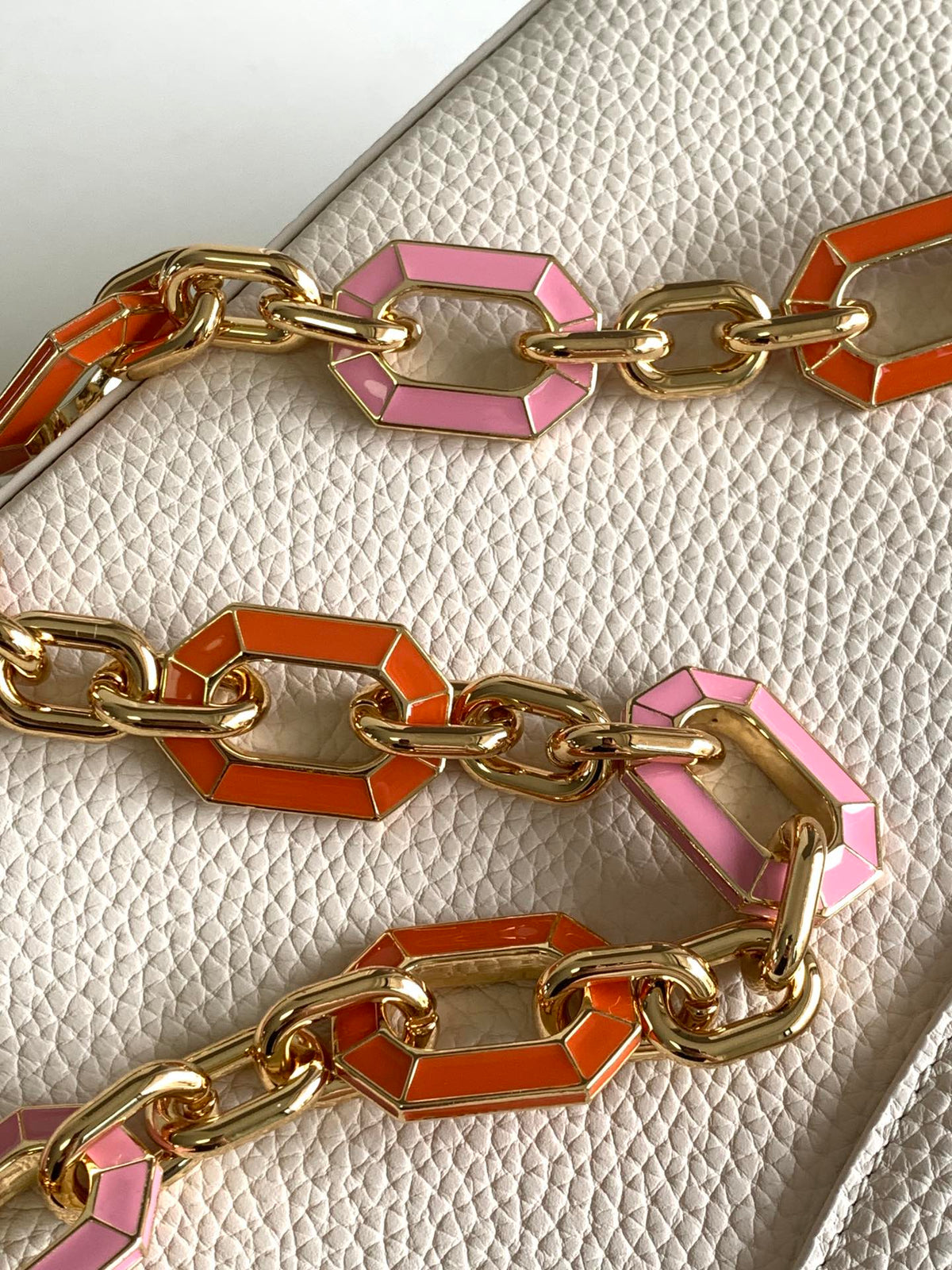 CAPUCINES BB 27 IN PEARL WHITE TAURILLON GOLD HARDWARE