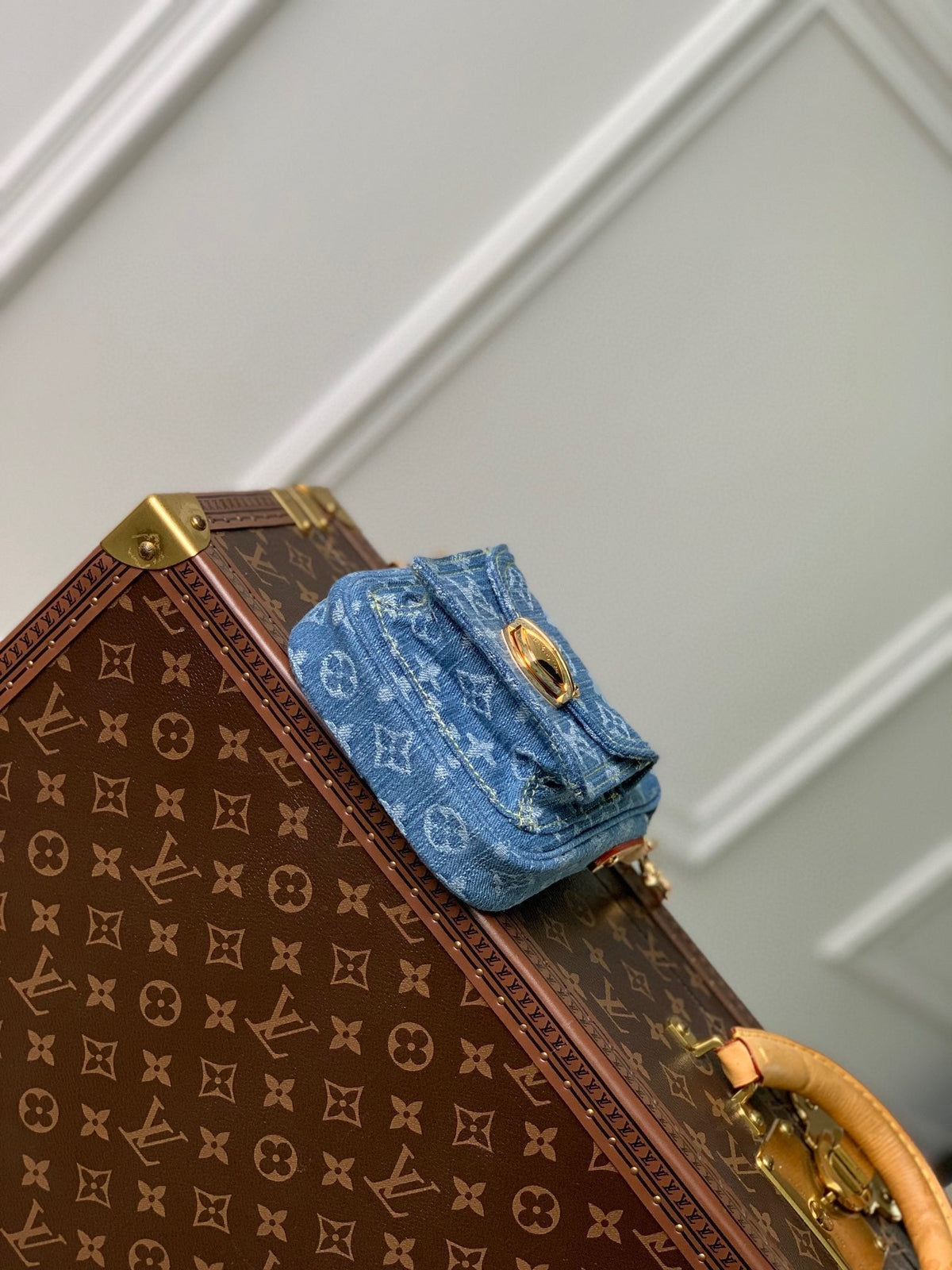 FAIRFAX POCHETTE 18 IN BLUE MONOGRAM DENIM GOLD HARDWARE