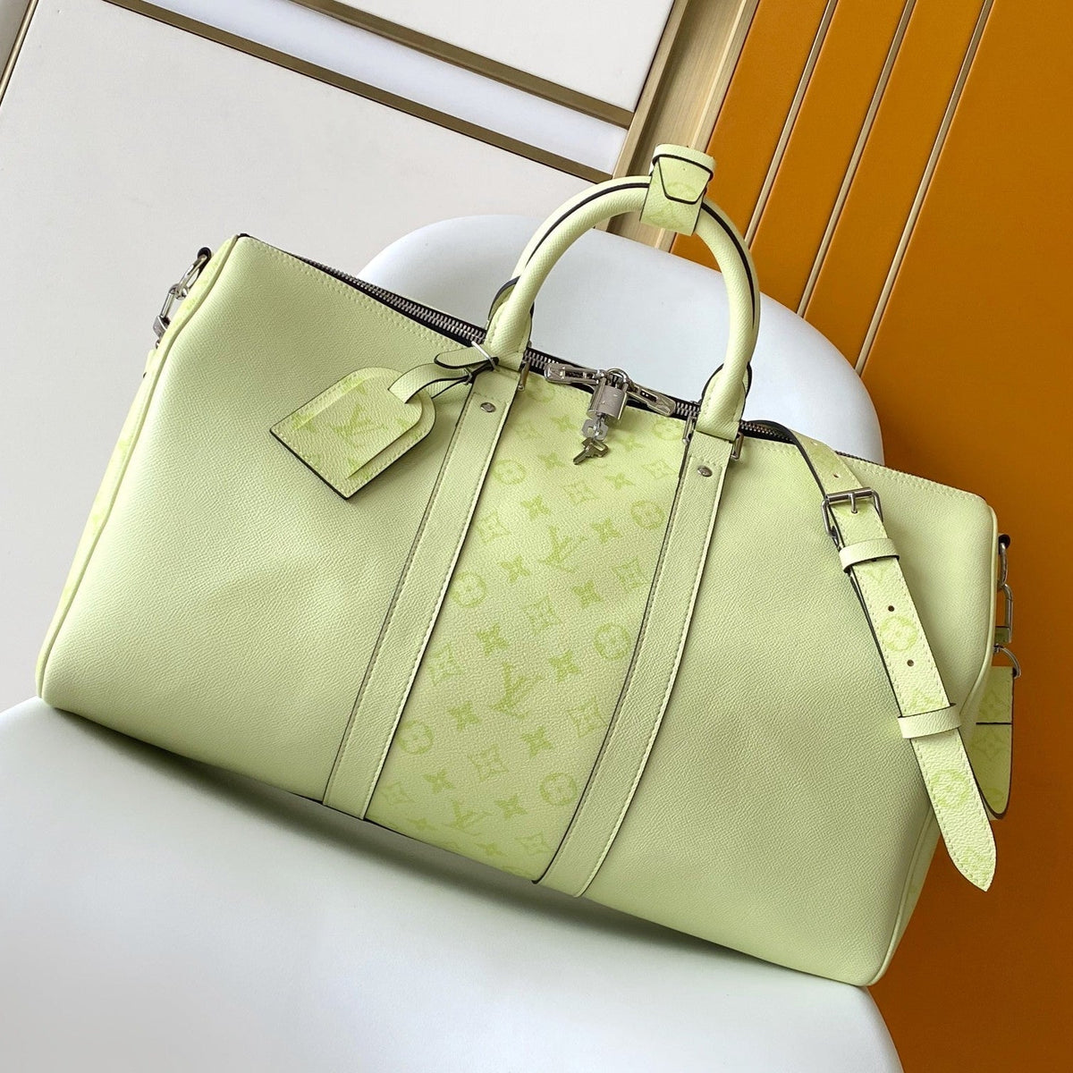 LV 25S KEEPALL BANDOULIÈRE 45 IN LIGHT OLIVE GREEN CALFSKIN SILVER HARDWARE