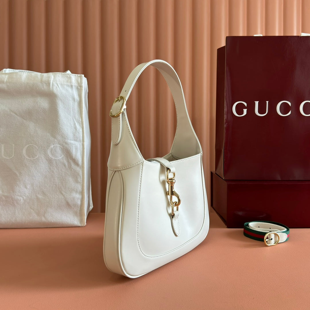 JACKIE SMALL SHOULDER BAG 27 IN WHITE CALFSKIN GOLD HARDWARE