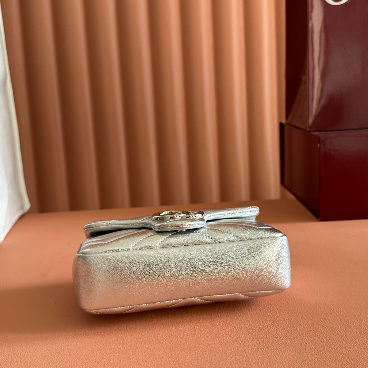 GUCCI 26S GG MARMONT BAG 16 IN SILVER LAMBSKIN