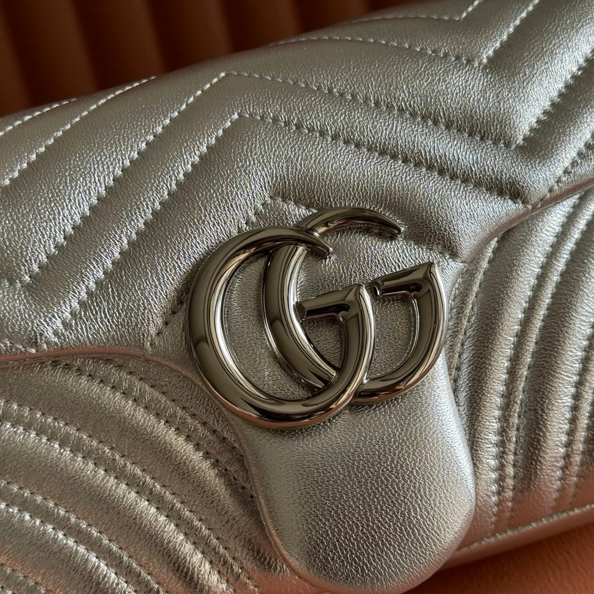GUCCI 26S GG MARMONT BAG 26 IN SILVER LAMBSKIN