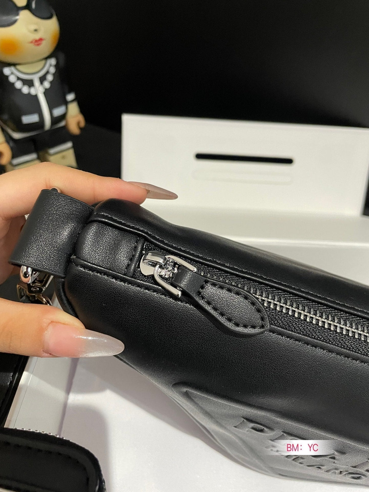 PRA TRIANGLE 26 SHOULDER BAG IN BLACK CALFSKIN